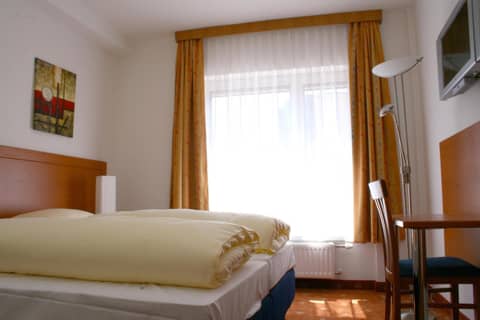 Hotel Evido Salzburg City Center — hotel room