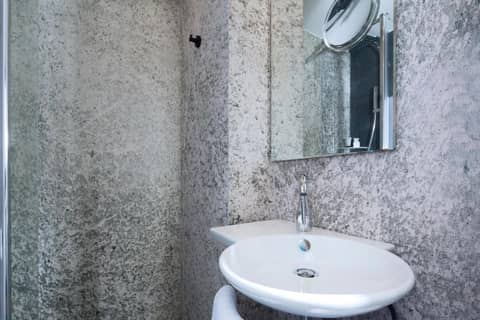 Hotel Pilime — bathroom
