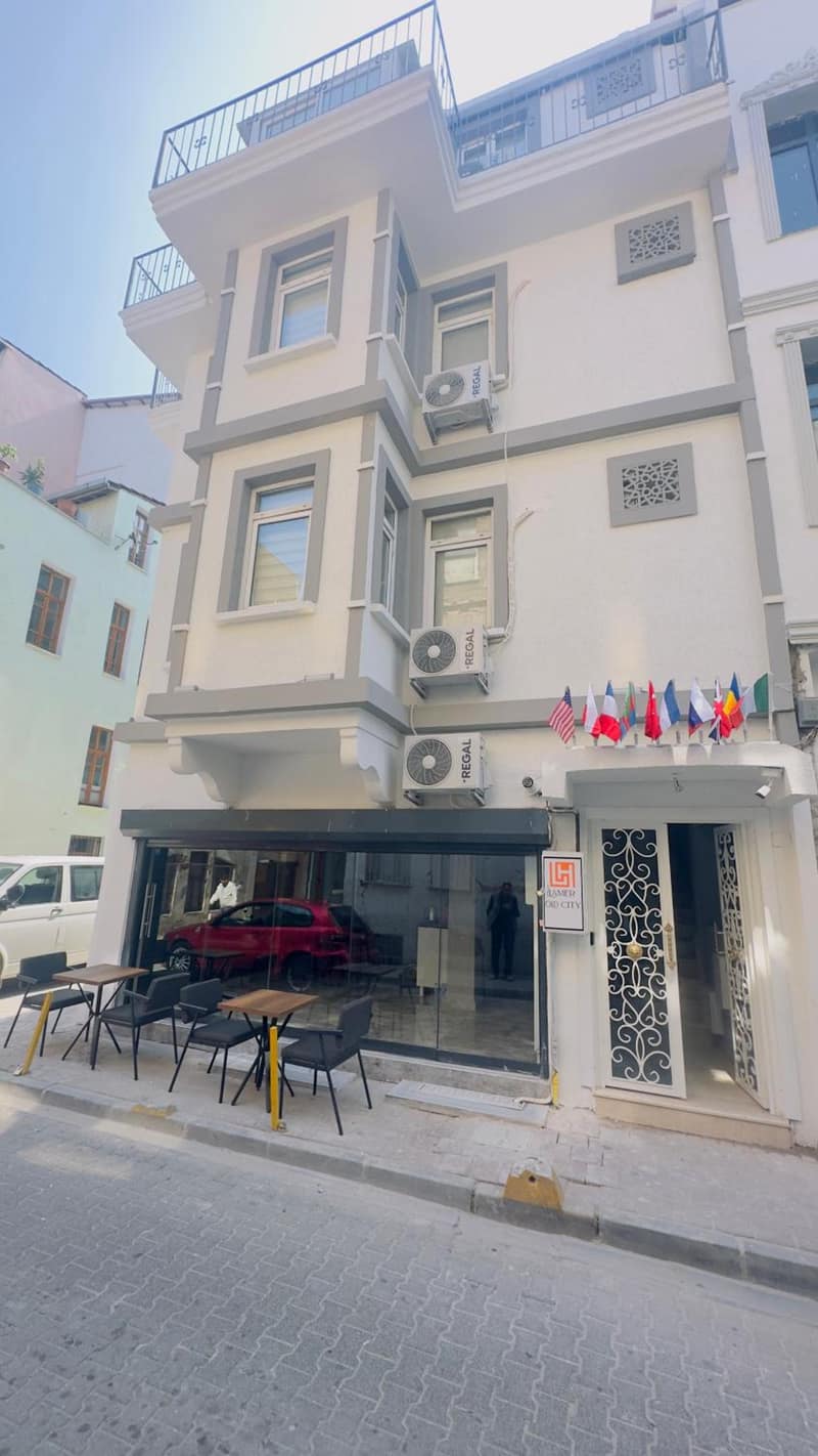 La Mer Old City Hotel — building