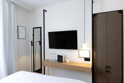 Esteem Tour Eiffel — hotel room