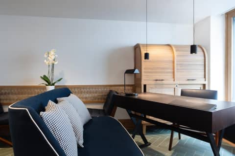 Esteem Tour Eiffel — hotel room