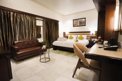 Leisure Inn Grand Chanakya — hotel room