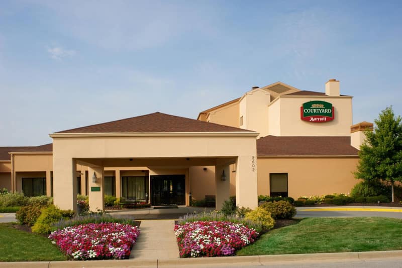 Courtyard by Marriott Indianapolis Airport — building