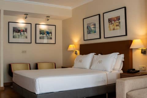Aparto-Hotel Rosales — hotel room