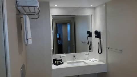 Taksim Gonen Hotel — bathroom