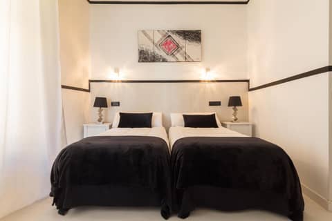 Gran Via 63 Rooms — hotel room