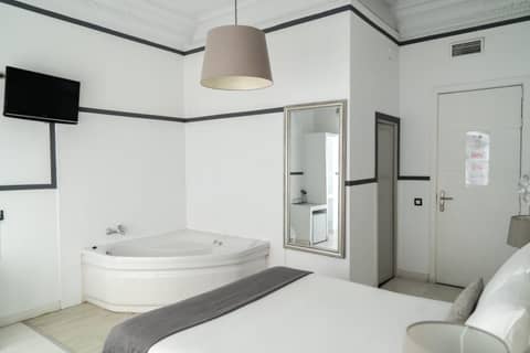 Gran Via 63 Rooms — hotel room