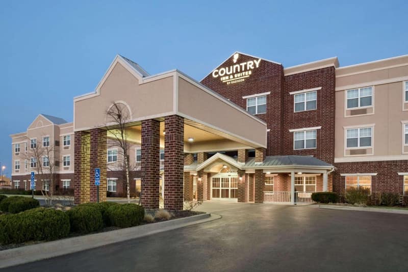 Country Inn & Suites by Radisson, Kansas City at Village West, KS — building