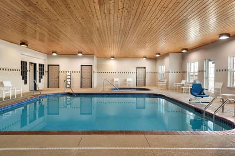 Country Inn & Suites by Radisson, Kansas City at Village West, KS — photo 7