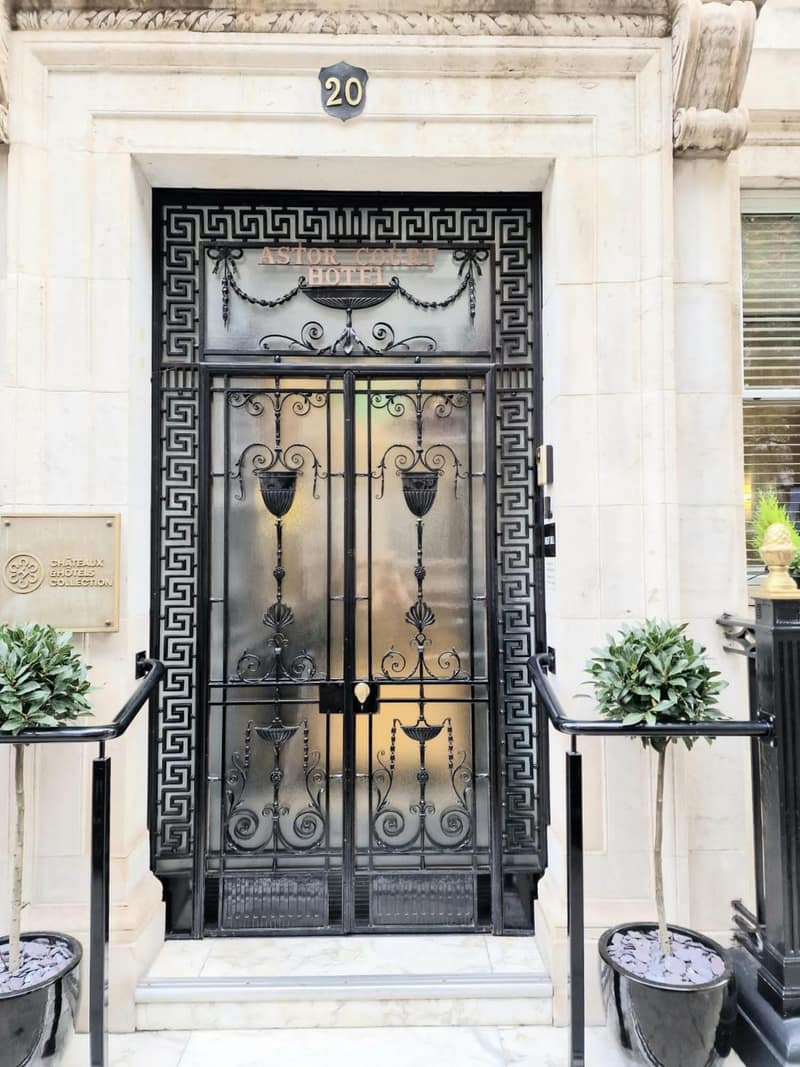 Astor Court Hotel — building