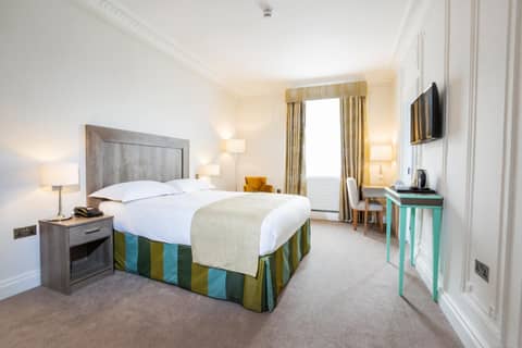 Astor Court Hotel — hotel room