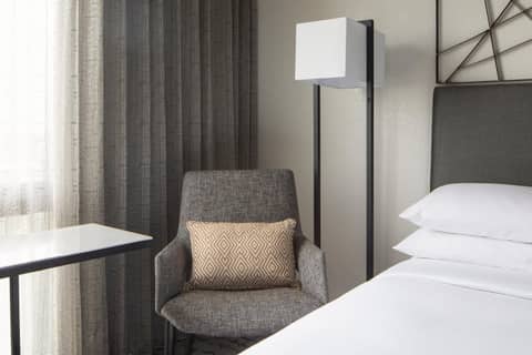 Houston Marriott South at Hobby Airport — hotel room