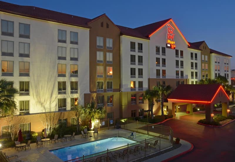 Red Roof Inn PLUS+ San Antonio Downtown - Riverwalk — building