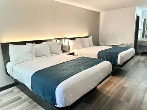 Studio 6 Suites Louisville KY Airport/Expo Center — hotel room