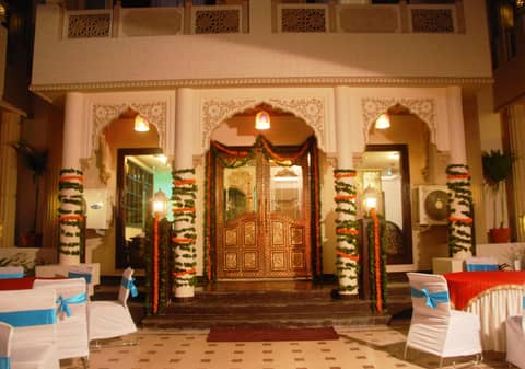 Nahargarh Haveli-Near Train station Metro — photo 3