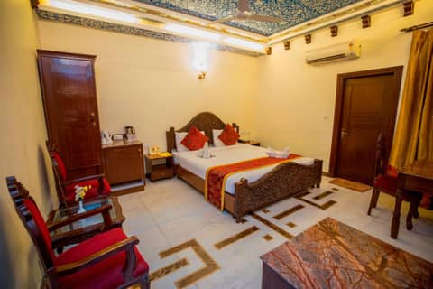 Nahargarh Haveli-Near Train station Metro — photo 7
