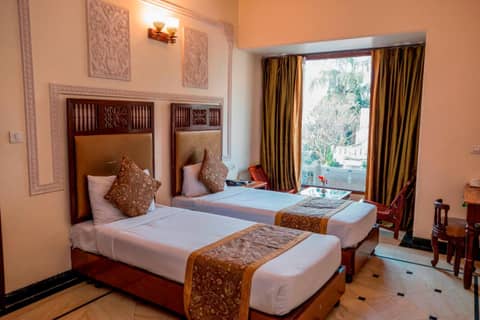 Nahargarh Haveli-Near Train station Metro — photo 9