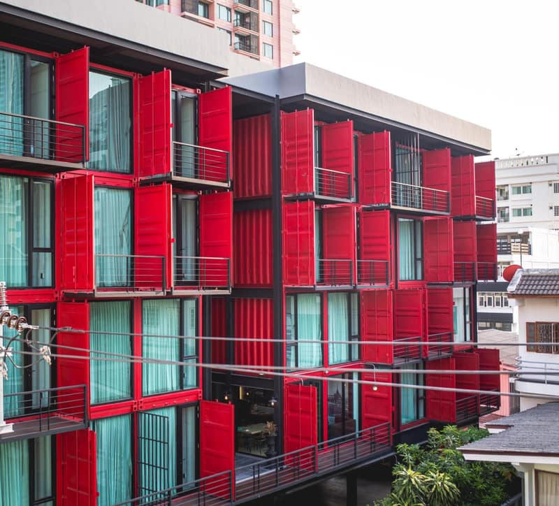 Sleep Box Hotel Sukhumvit 22 — building