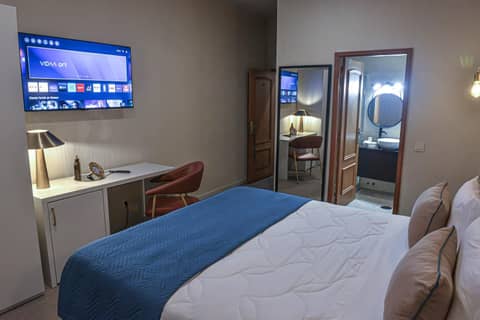 Hotel America — hotel room
