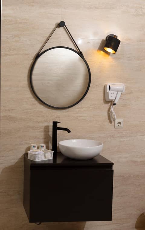 Hotel America — bathroom