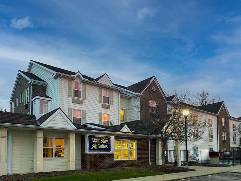 MainStay Suites Middleburg Heights Cleveland Airport — building