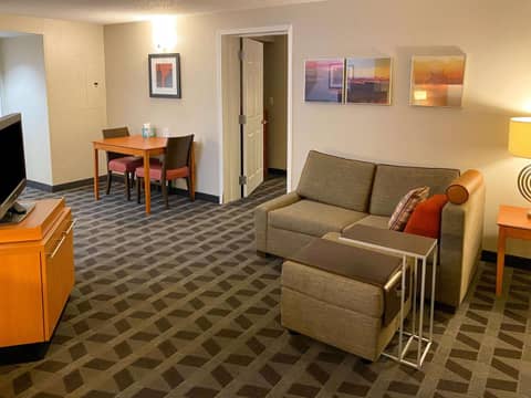 MainStay Suites Middleburg Heights Cleveland Airport — photo 6