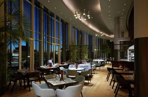 DoubleTree By Hilton London Excel — restaurant