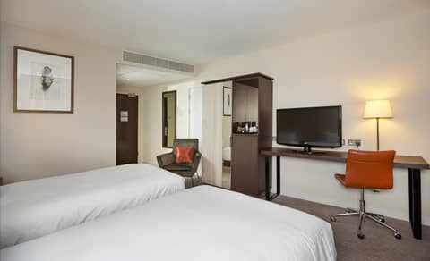 DoubleTree By Hilton London Excel — hotel room