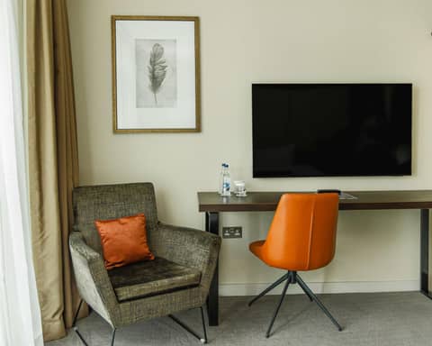 DoubleTree By Hilton London Excel — hotel room