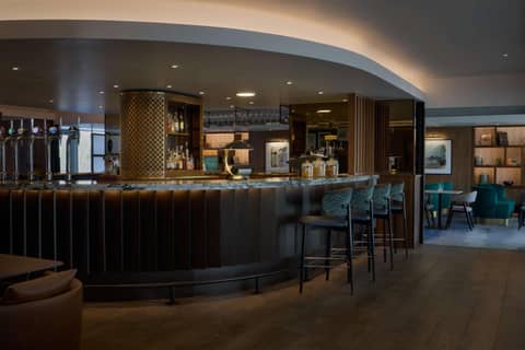 DoubleTree By Hilton London Excel — hotel reception