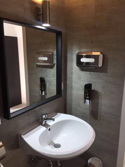 Main Hotel Frankfurt City — bathroom